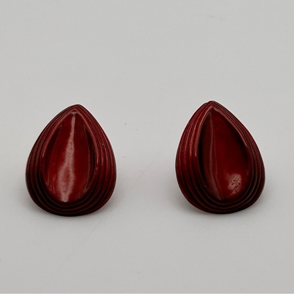 Vintage 80's Lipstick Cherry Red Lightweight Textured Teardrop 3D Stud Earrings - Picture 6 of 8